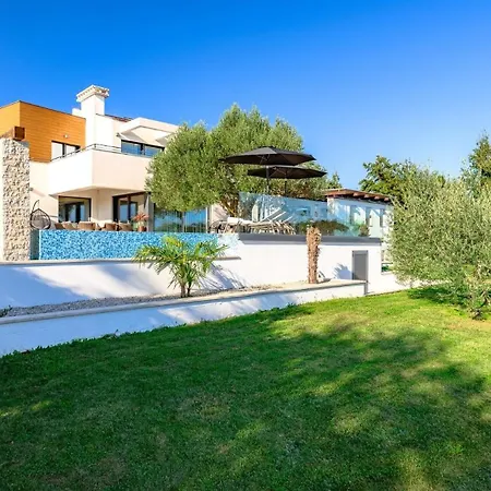Guest house Stylish Pedena With A Pool And A Gym Benazici