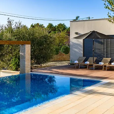 Guest house Stylish Pedena With A Pool And A Gym Benazici
