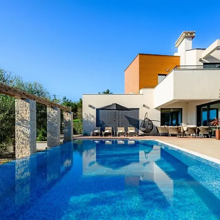 Guest house Stylish Pedena With A Pool And A Gym Benazici