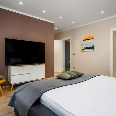 Guest house Stylish Pedena With A Pool And A Gym *