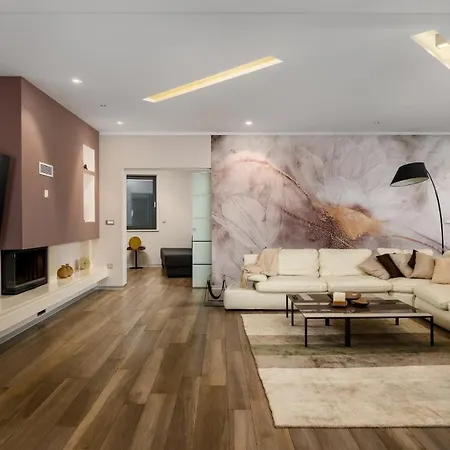 Guest house Stylish Pedena With A Pool And A Gym *