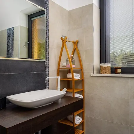 Stylish Pedena With A Pool And A Gym * Benazici